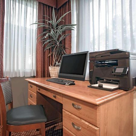 Hawthorn Suites By Wyndham Kent, Wa Экстерьер фото