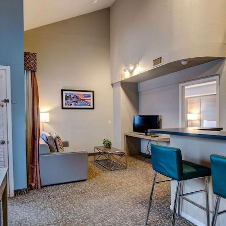 Hawthorn Suites By Wyndham Kent, Wa Экстерьер фото