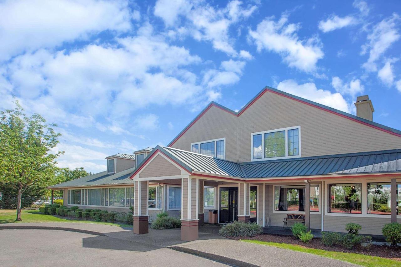 Hawthorn Suites By Wyndham Kent, Wa Экстерьер фото