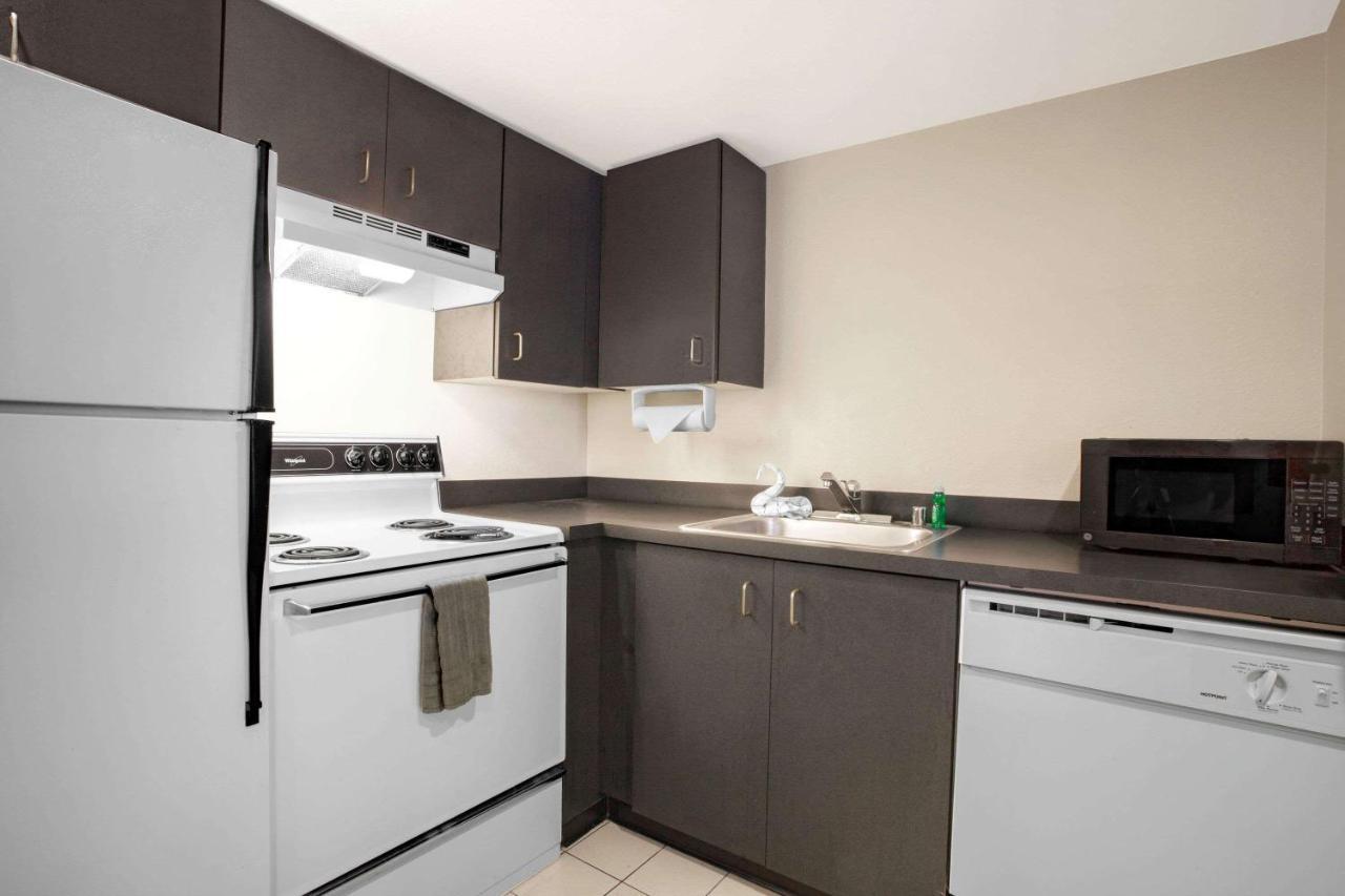 Hawthorn Suites By Wyndham Kent, Wa Экстерьер фото