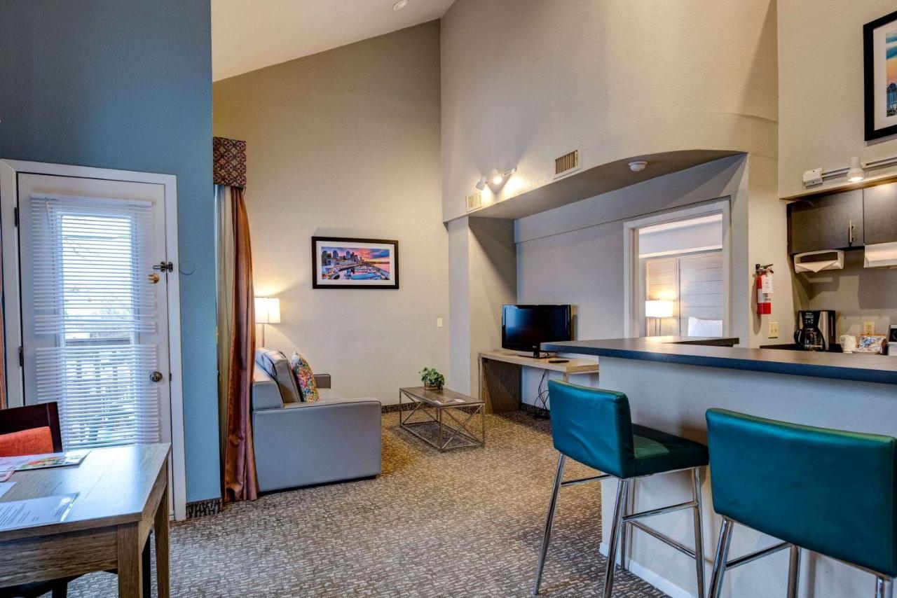 Hawthorn Suites By Wyndham Kent, Wa Экстерьер фото