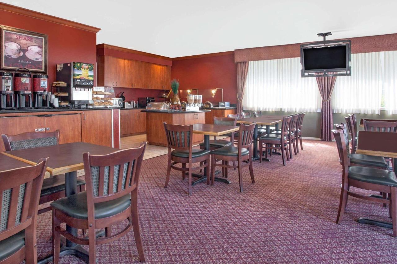 Hawthorn Suites By Wyndham Kent, Wa Экстерьер фото