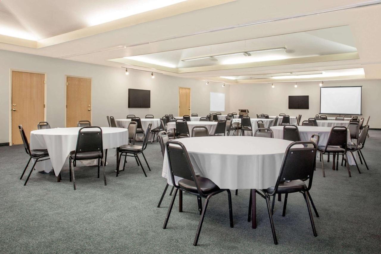Hawthorn Suites By Wyndham Kent, Wa Экстерьер фото