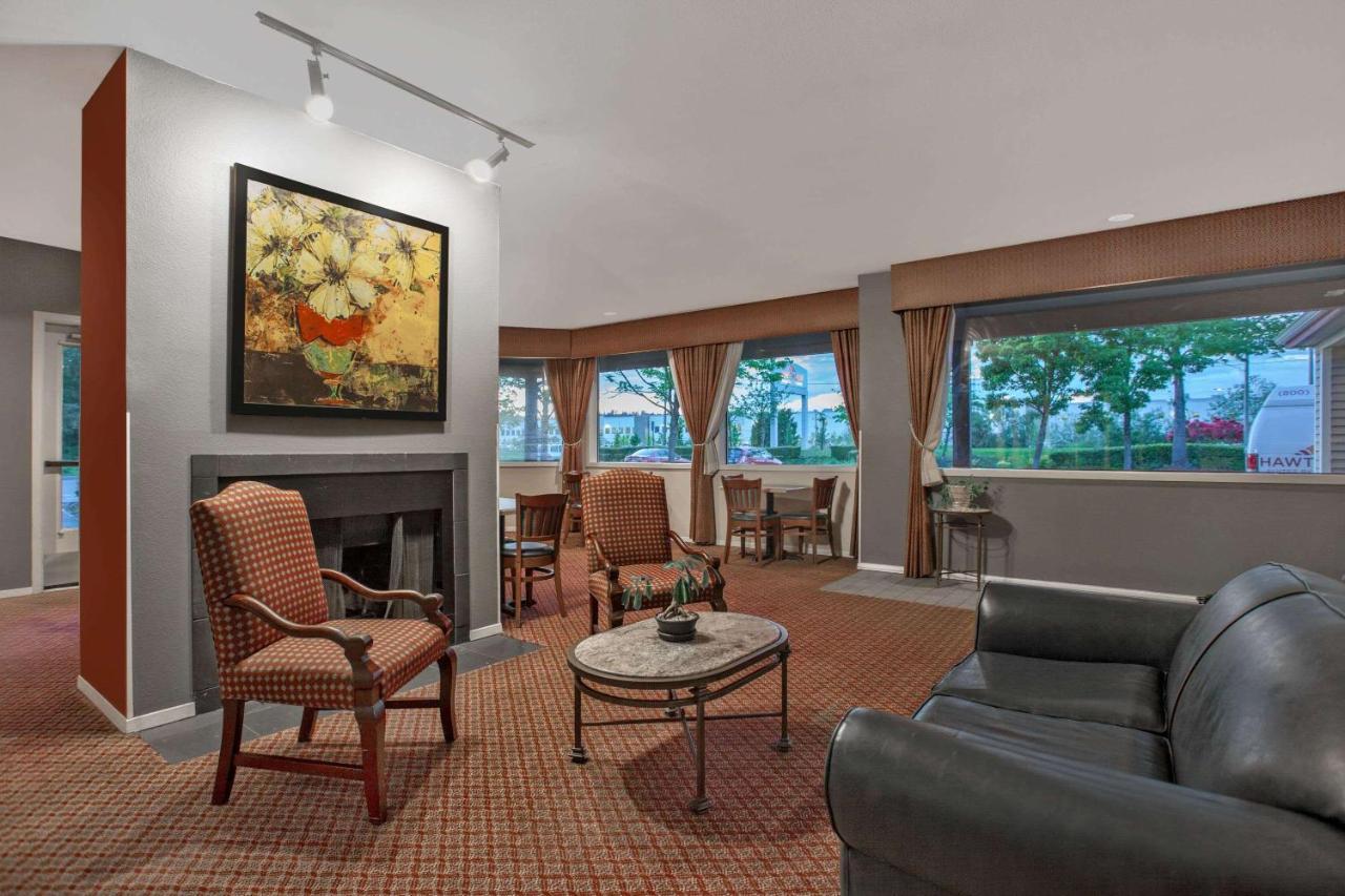 Hawthorn Suites By Wyndham Kent, Wa Экстерьер фото